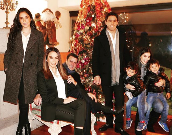 Bibi Gaytan anuncia bodas de plata con seis meses de anticipación