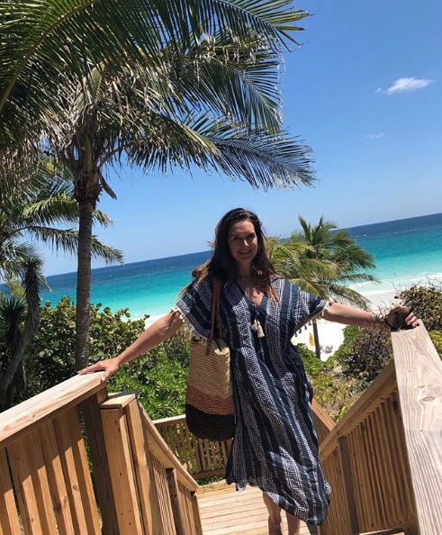 Brooke Shields publica foto en bikini a los 53 años