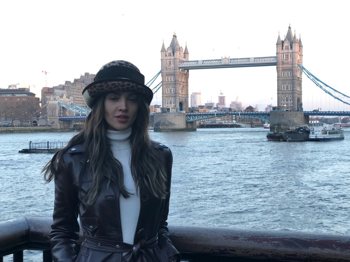 Mamá de Eiza González le toma fotos