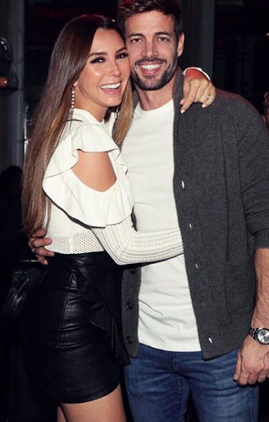 Elizabeth Gutiérez publica íntima foto con William Levy