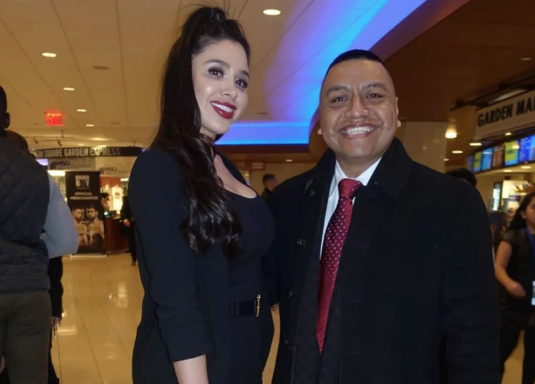 Esposa del Chapo Guzmán acude a pelea del CANELO