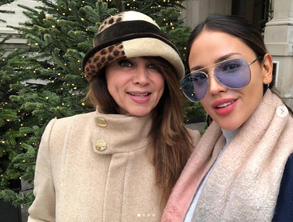 Mamá de Eiza González le toma fotos