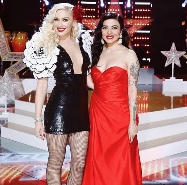 Gwen Stefani y Mon Laferte cantan juntas cancion navideña