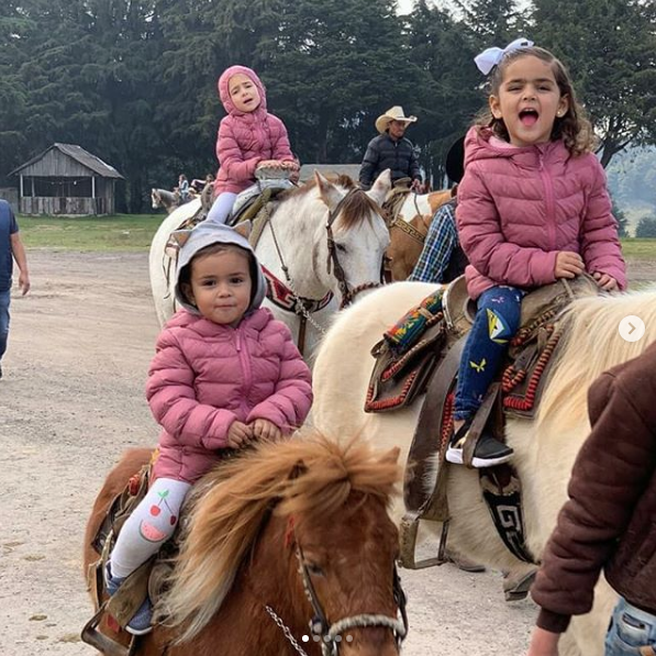 Jacqueline Bracamontes da a luz a gemelas