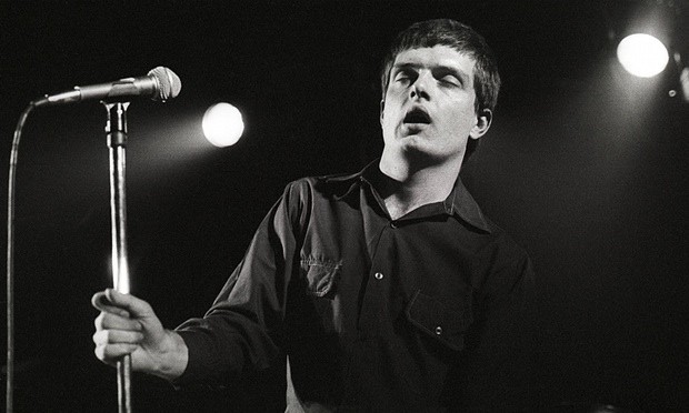 revelan foto inedita de Ian Curtis