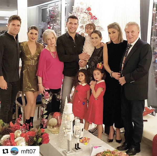 Jacqueline Bracamontes publica foto tras dar a luz