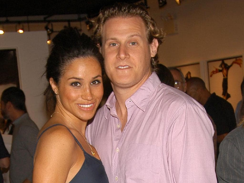 Papa de meghan markle acusa que hubo mariguana en su primera boda