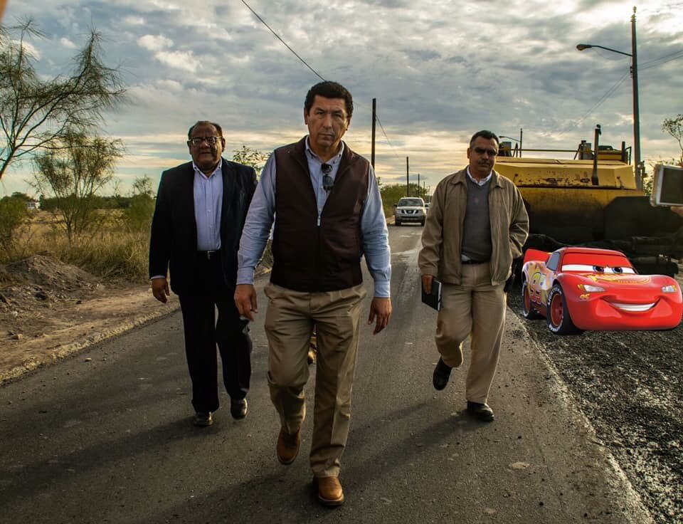 Alcalde de Matamoros se convierte en meme con foto de obra de pavimento
