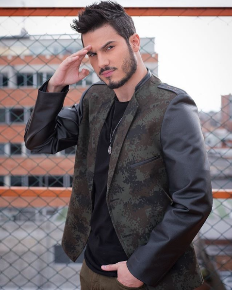 Vidente asegura que Maluma tiene novio