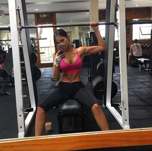 Eiza González preocupa por sus mensajes en Intagram