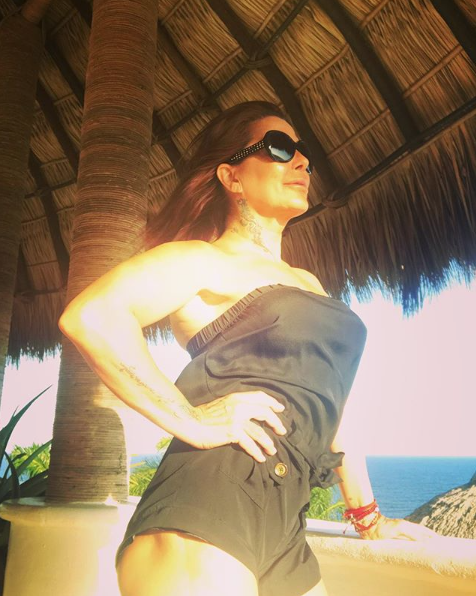 Alejandra Guzmán sube foto sin sostén y el Internet la odia