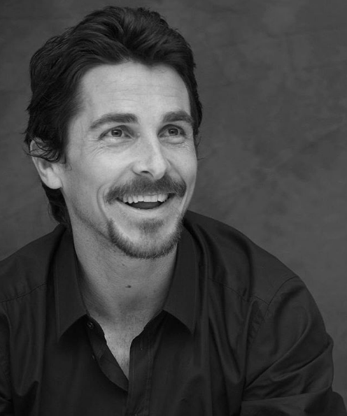 Christian Bale agradece a Satanás en los globos de oro