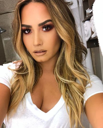 Demi Lovato comparte video de beso con su novio