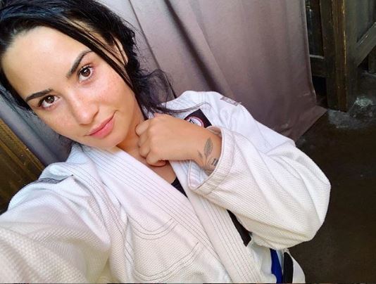 Demi Lovato comparte video de beso con su novio
