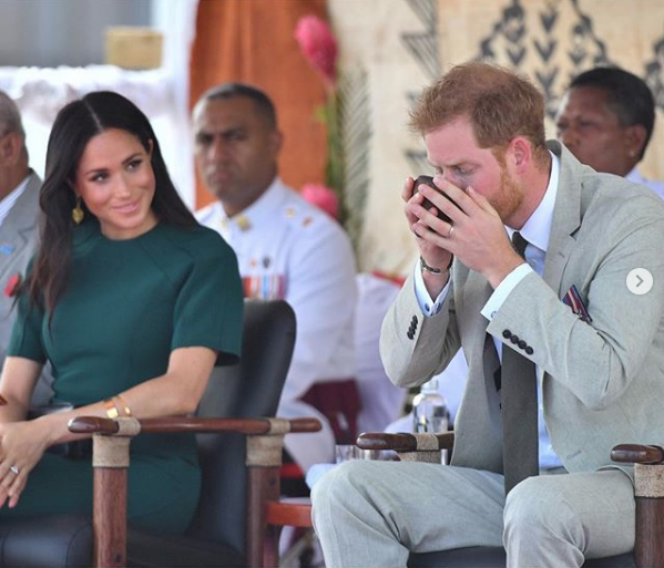 A todo esto renunció Harry por el embarazo de Meghan