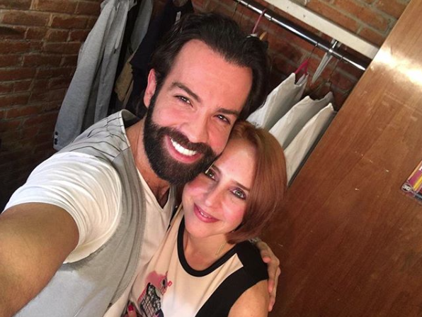 Irán Castillo tiene novio 10 años menor que ella