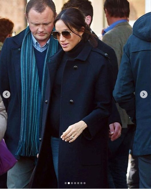 Meghan Markle con jeans rotos y tacones por Londres