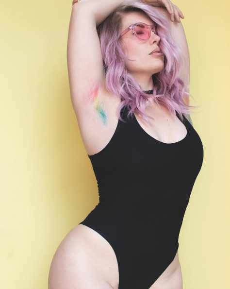 La nueva tendencia del 2019 es pintarse el vello de la axila de colores