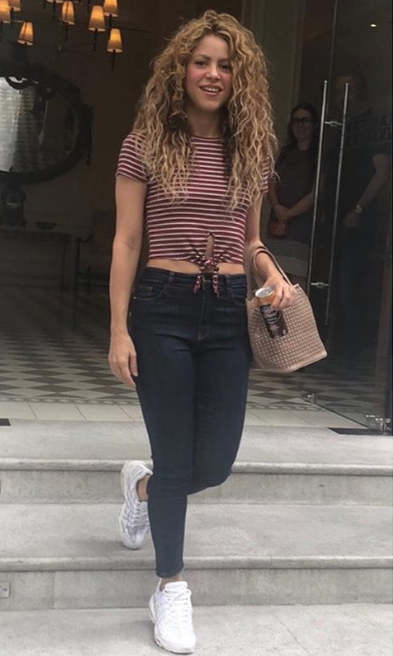 Shakira cambia de look y se corta el cabello