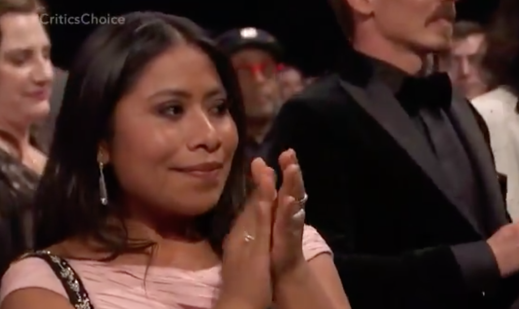 Se revela la cara que puso Yalitza Aparicio en los Critics Choice Awards