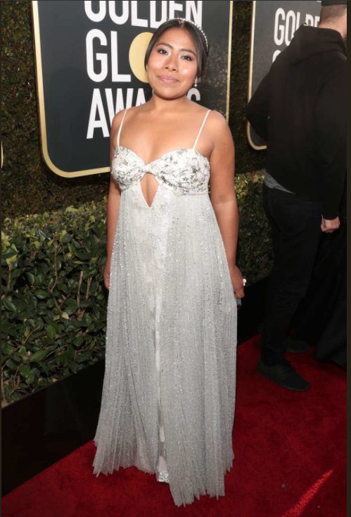 Critican a Yalitza Aparicio por su vestido para los Golden Globes