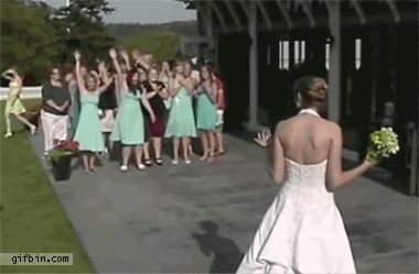 Mujeres inician pelea en boda por el ramo