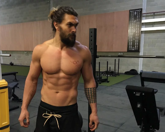 Besar a hombres con barba contiene más gérmenes que un perro