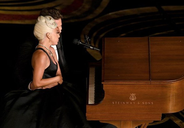 Lady Gaga y Bradley Cooper en los Oscar