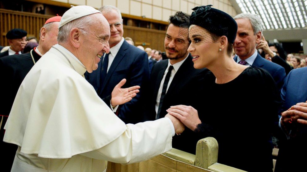 Katy Perry y Orlando Bloom se comprometieron con anillo