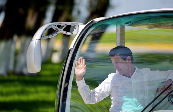 Peña Nieto pasea con tacones de 10 centímetros en España