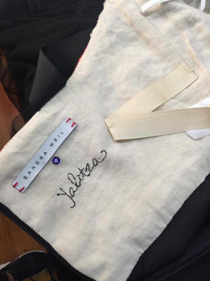 Vestido de Yalitza Aparicio: bordados oaxaqueños de familia
