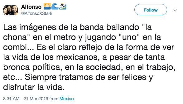 Usuarios bailan la Chona en el Metro de CDMX