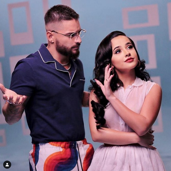 Maluma y Becky G se besan