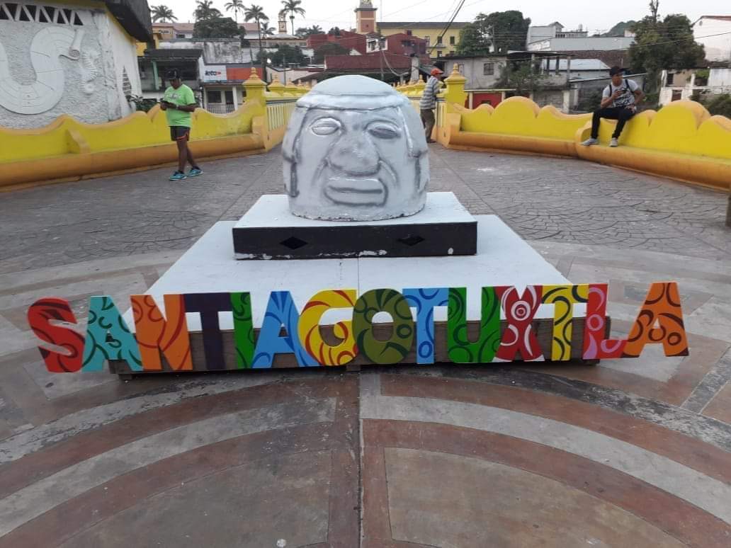 cabeza olmeca santiago tuxtla memes
