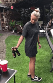 Mujeres que toman cerveza son más fieles