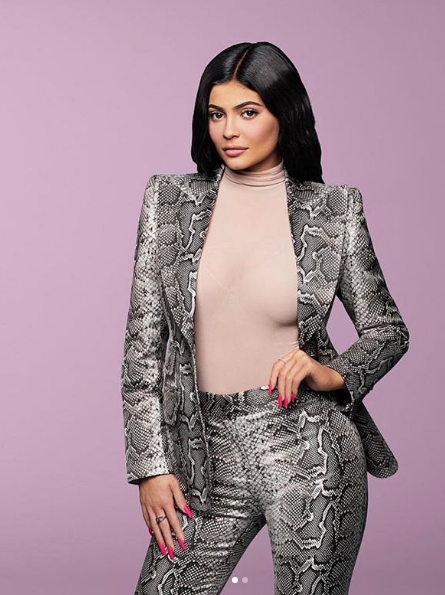 Captan a Kylie Jenner comiendo tacos en la calle