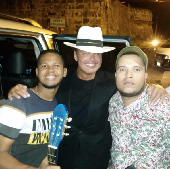 Luis Miguel es sorprendido por raperos en Colombia