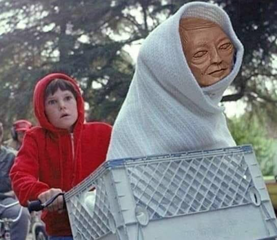 Los mejores memes de Benito Juárez y su estatua alienígena