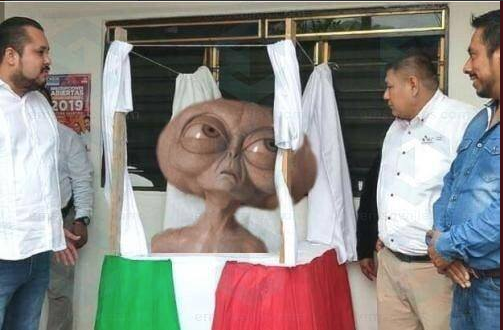 Los mejores memes de Benito Juárez y su estatua alienígena