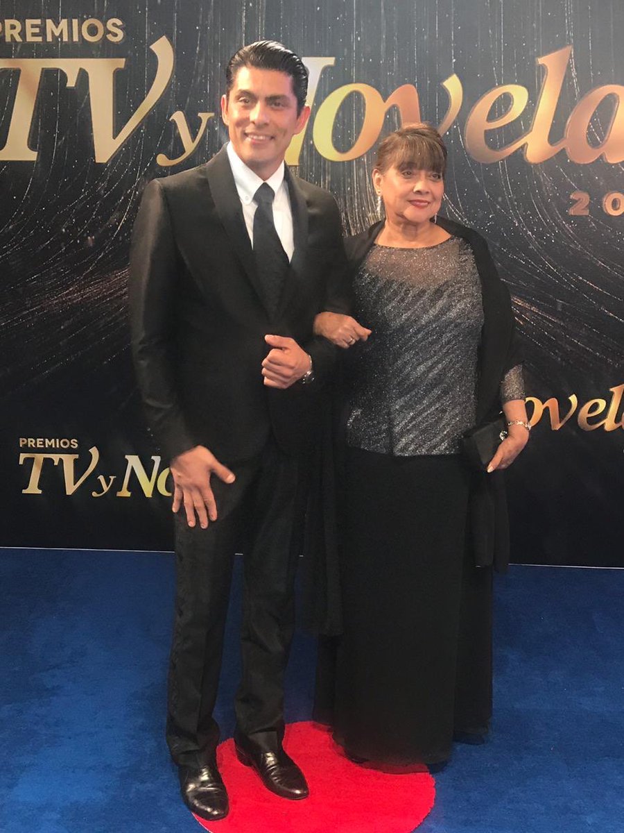 Premios TV y Novelas alfombra roja