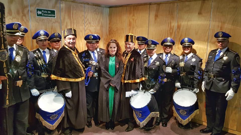 Tatiana recibe doctorado honoris causa en la UNAM