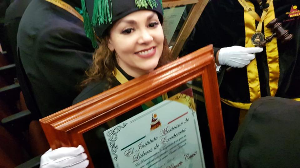 Tatiana recibe doctorado honoris causa en la UNAM