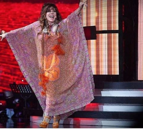 Verónica Castro rompe en llanto en estreno de Pequeños Gigantes