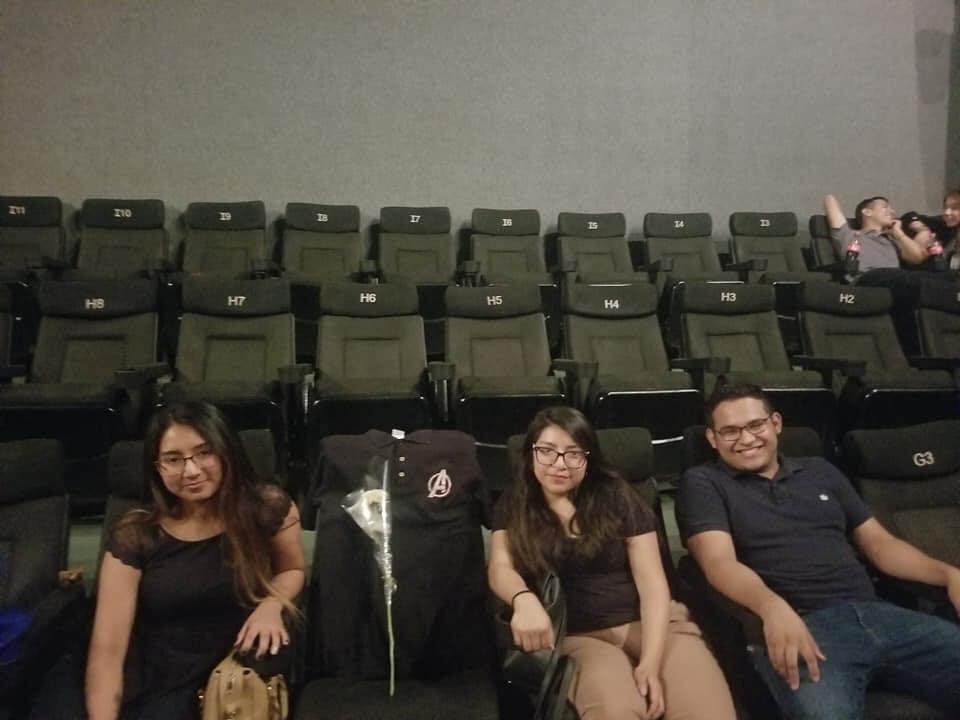 Llevan amigo muerto a ver Avengers: Endgame