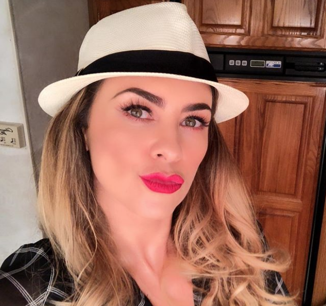 Aracely Arambula se marcha furiosa de un cine