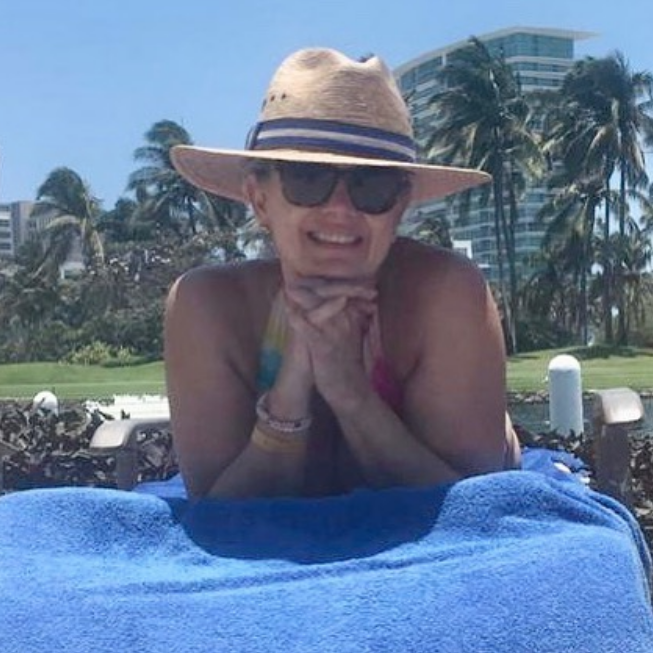 Critican los pies Erika Buenfil por tener juanetes