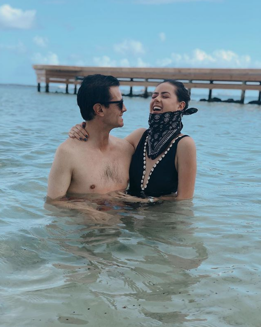Enrique Peña Nieto reaparece de vacaciones con sus hijas