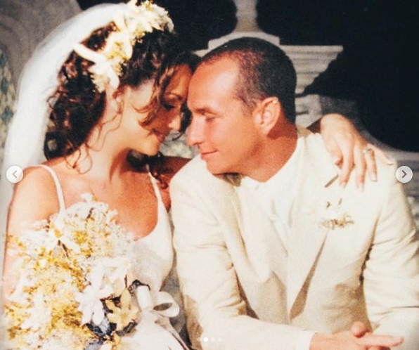 Andrea Legarreta celebra aniversario de bodas con Erik Rubín