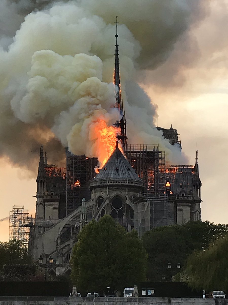 Fotos y videos del incendio de la catedral de Notre Dame