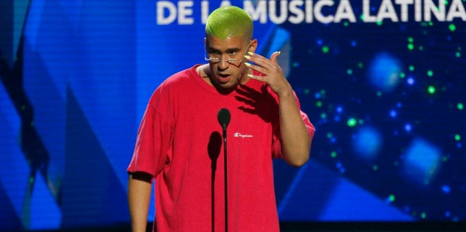 Bad Bunny arriesgó con sus looks en los premios Billboard